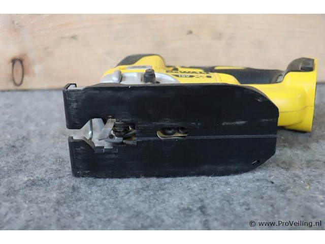 Dewalt xr decoupeerzaag dcs334, 18v incl. opbergkoffer - afbeelding 4 van  9