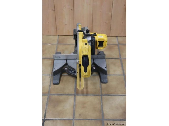 Dewalt xr flexvolt accu afkort-/verstekzaag dcs778, 18v, type 1 - afbeelding 2 van  5