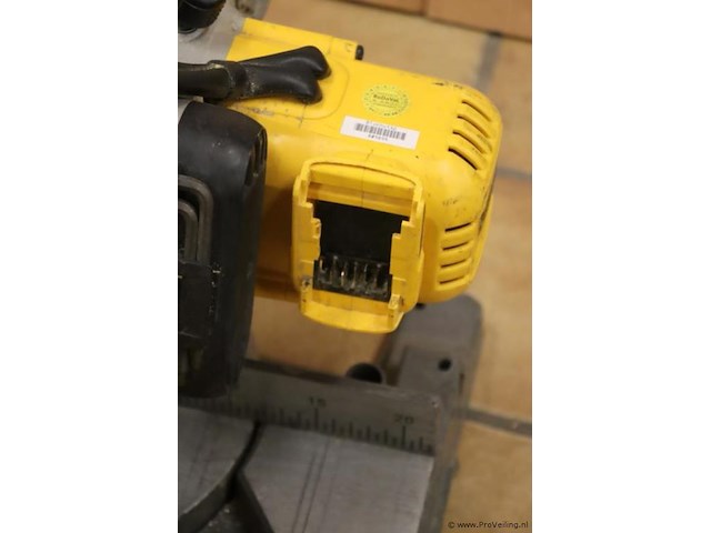 Dewalt xr flexvolt accu afkort-/verstekzaag dcs778, 18v, type 1 - afbeelding 3 van  5
