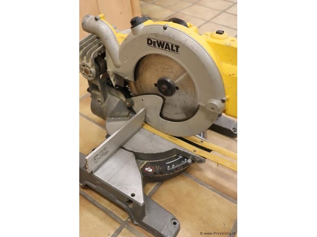 Dewalt xr flexvolt accu afkort-/verstekzaag dcs778, 18v, type 1 - afbeelding 4 van  5