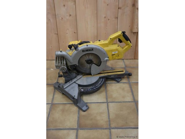 Dewalt xr flexvolt afkort- en verstekzaag dcs778, 54v, type 1 - afbeelding 1 van  6