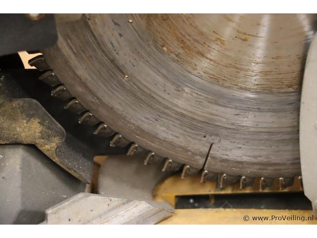 Dewalt xr flexvolt afkort- en verstekzaag dcs778, 54v, type 1 - afbeelding 3 van  6