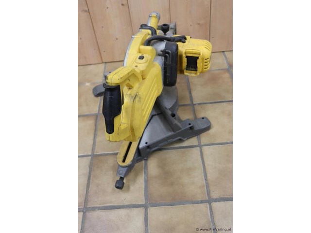 Dewalt xr flexvolt afkort- en verstekzaag dcs778, 54v, type 1 - afbeelding 5 van  6