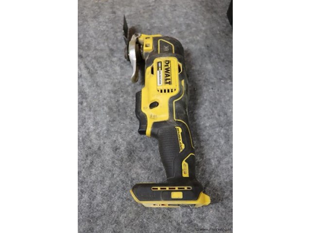 Dewalt xr oscillerende multitool dcs355 dcs355nt incl. opbergkoffer - afbeelding 7 van  12