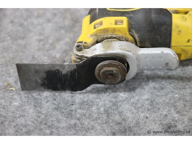 Dewalt xr oscillerende multitool dcs355 dcs355nt incl. opbergkoffer - afbeelding 8 van  12