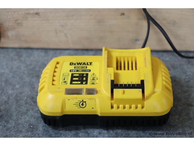Dewalt xr snellader dcb118 type 1 - afbeelding 1 van  4