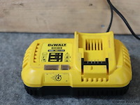 Dewalt xr snellader dcb118 type 1 - afbeelding 1 van  4