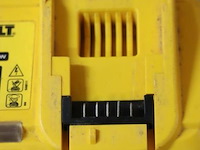 Dewalt xr snellader dcb118 type 1 - afbeelding 3 van  4