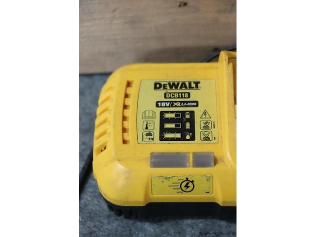 Dewalt xr snellader dcb118 type 1 - afbeelding 2 van  5