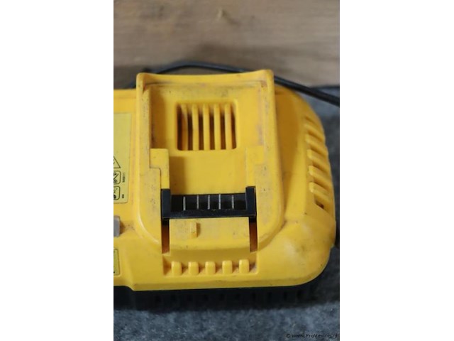 Dewalt xr snellader dcb118 type 1 - afbeelding 3 van  5