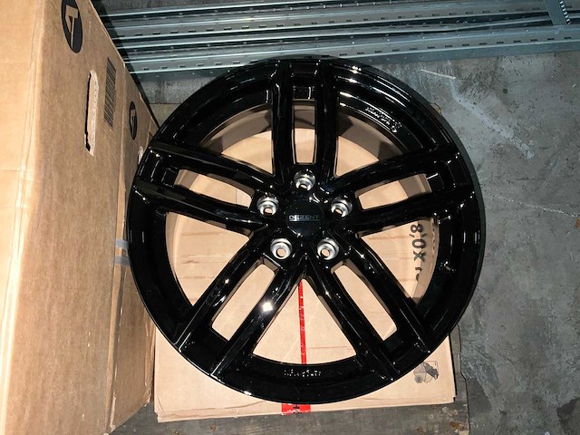 Dezent - ttrf8ba51e 112x5 7,5jx18h2 velgenset - velg - afbeelding 2 van  5