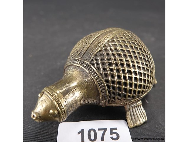 Dhokra koperen indiaas schildpadbeeldje - afbeelding 1 van  5