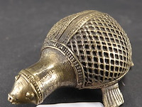 Dhokra koperen indiaas schildpadbeeldje - afbeelding 1 van  5