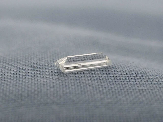 Diamant - 0.21 carat natuurlijke baguette geslepen diamant (gecertificeerd) - afbeelding 2 van  4