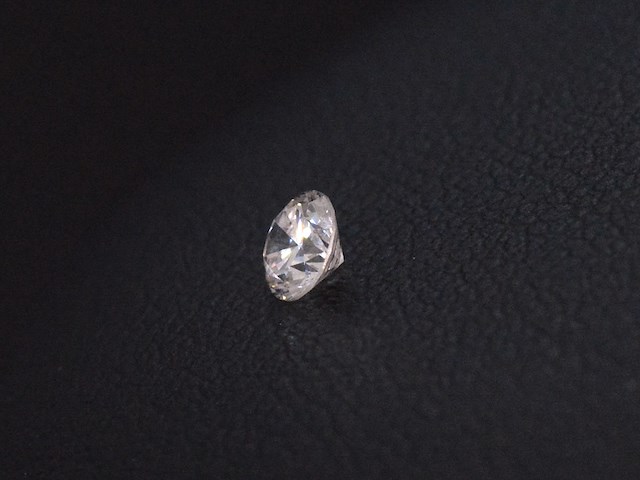 Diamant - 0.21 karaat fancy roze briljant geslepen diamant - afbeelding 2 van  4