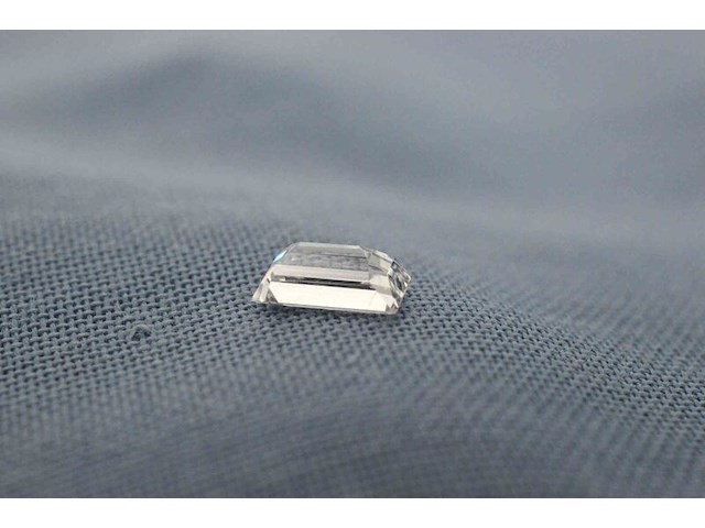 Diamant - 0.23 carat natuurlijke baguette geslepen diamant (gecertificeerd) - afbeelding 2 van  4
