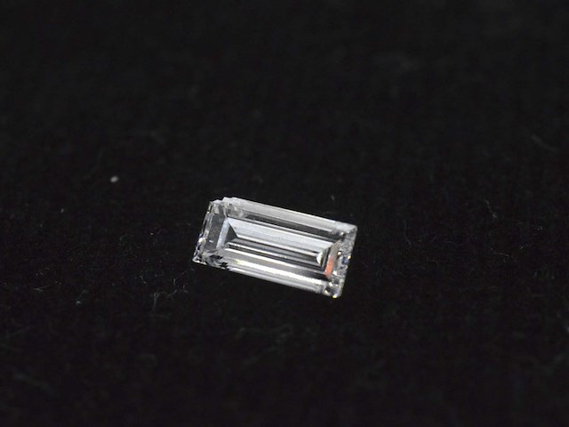 Diamant - 0.23 carat natuurllijke baguette geslepen diamant (gecertificeerd) - afbeelding 1 van  4