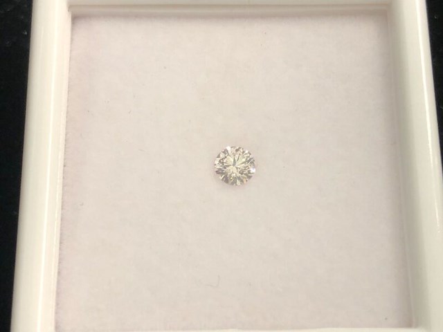 Diamant - 0.26 carat natuurlijke roze gekleurde briljant geslepen diamant - afbeelding 2 van  4