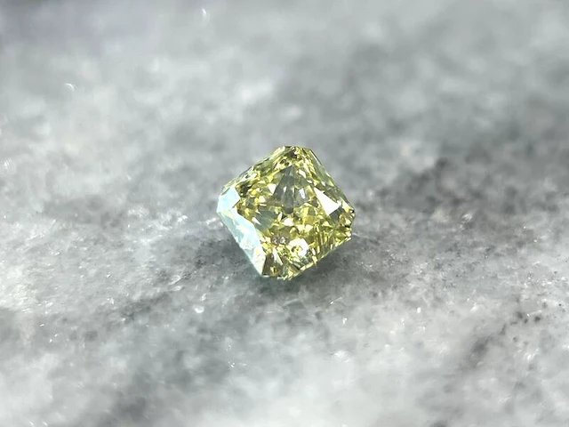 Diamant - 0.32 carat natuurlijk diamant met gia certificaat - afbeelding 1 van  5