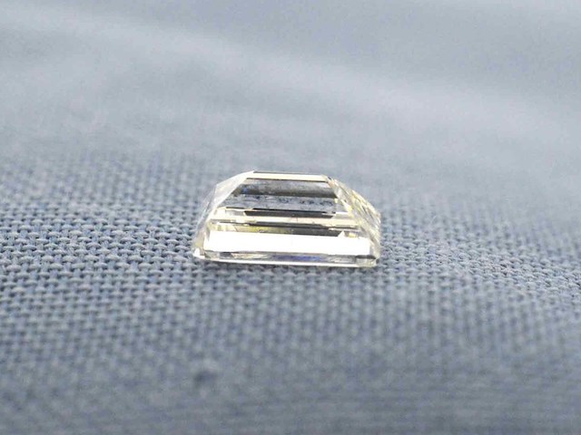 Diamant - 0.37 carat natuurlijke baguette geslepen diamant (gecertificeerd) - afbeelding 2 van  4