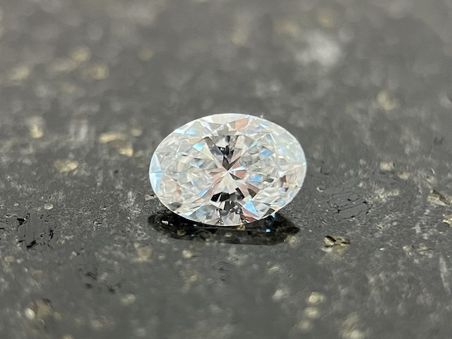 Diamant - 0.60 carat natuurlijke ovaal geslepen diamant (gia gecertificeerd) - afbeelding 1 van  7