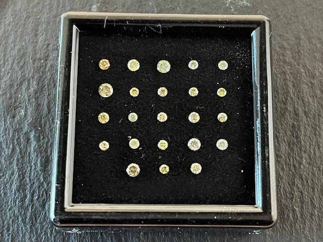 Diamant - 0.73 carat natuurlijke briljant geslepen diamant - afbeelding 1 van  4