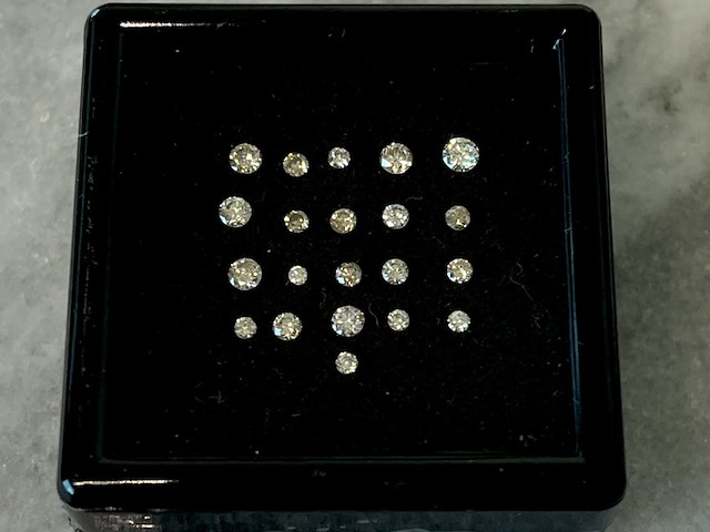 Diamant - 0.77 carat natuurlijke briljant geslepen diamant - afbeelding 1 van  4