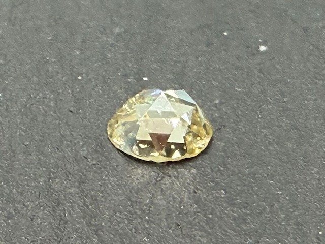 Diamant - 0.77 natuurlijke geslepen diamant - afbeelding 2 van  2