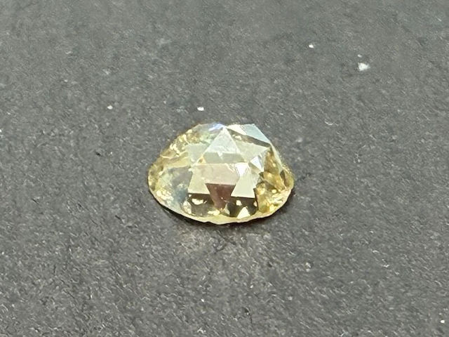 Diamant - 0.77 natuurlijke geslepen diamant - afbeelding 2 van  4