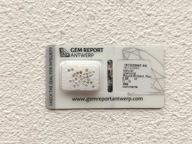 Diamant - 0.86 carat parcel natuurlijke briljant geslepen diamanten (gecertificeerd) - afbeelding 1 van  4