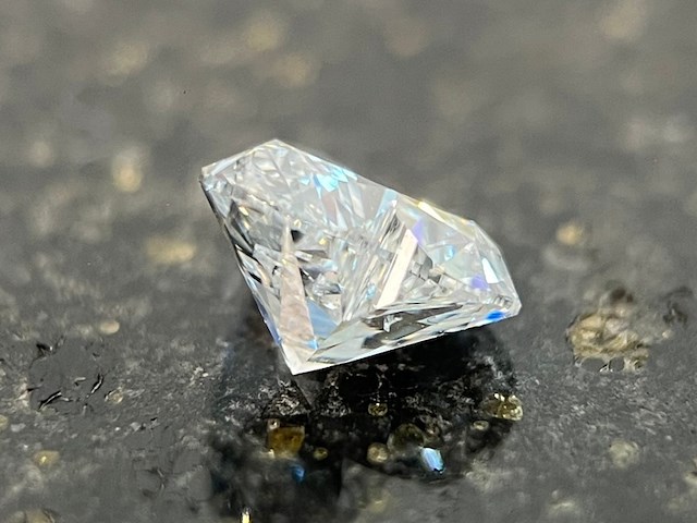 Diamant - 1.00 carat natuurlijke hart geslepen diamant (gia gecertificeerd) - afbeelding 4 van  7