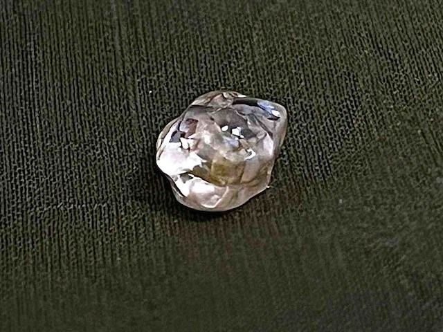 Diamant - 1.90 carat echte ruwe diamant - afbeelding 1 van  2