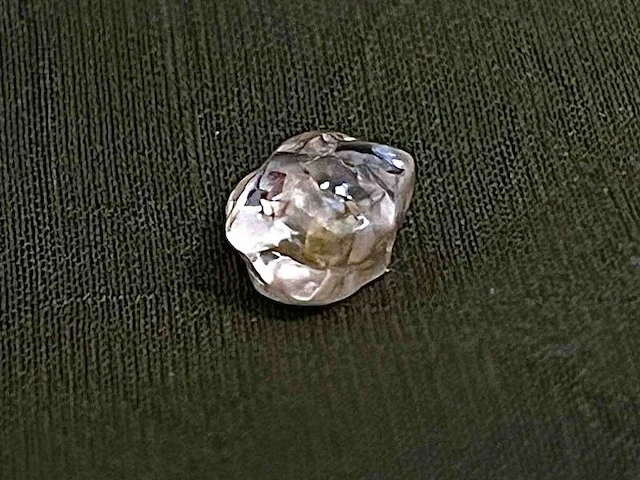 Diamant - 1.90 carat natuurlijke ruwe diamant - afbeelding 1 van  3