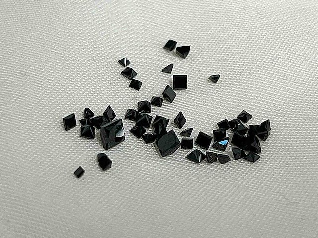 Diamant - 2.03 carat natuulijke zwarte diamant (gecertificeerd) - afbeelding 1 van  3