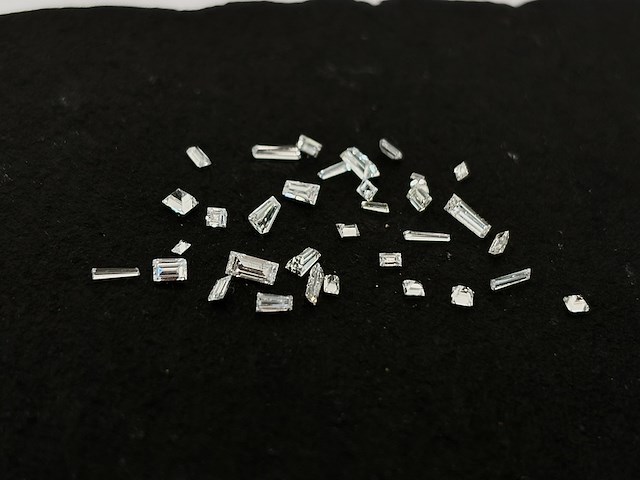 Diamant - 2.05 carat natuurlijke baguette geslepen diamant - afbeelding 1 van  2