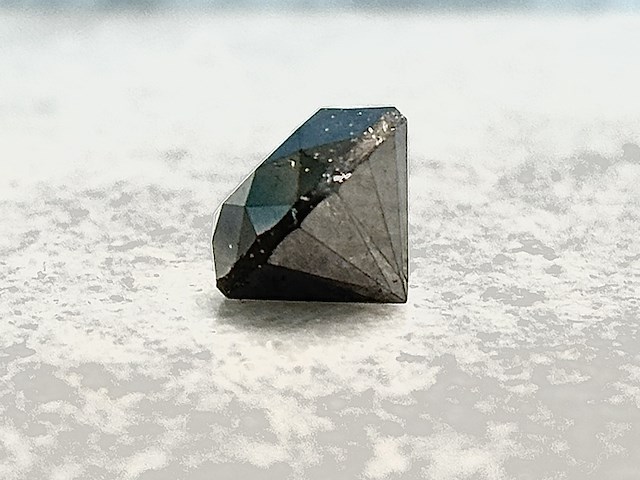Diamant - 3.65 carat natuurlijke zwarte diamant - afbeelding 2 van  5