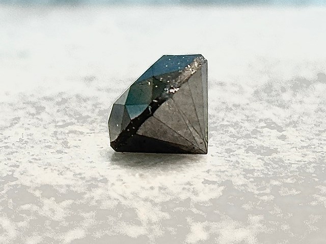 Diamant - 3.65 carat natuurlijke zwarte diamant - afbeelding 2 van  5