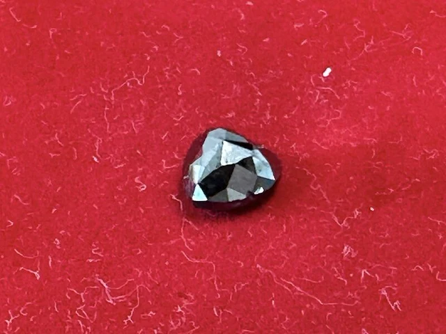 Diamant - 3.81 carat natuurlijke zwarte diamant in hart vorm (gecertificeerd) - afbeelding 2 van  7