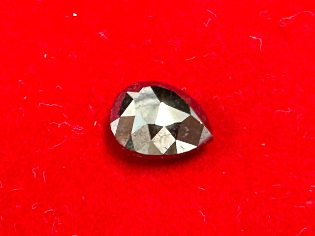 Diamant - 3.86 carat natuurlijke zwarte diamant in druppel vorm (gecertificeerd) - afbeelding 1 van  5