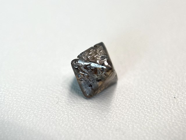 Diamant - 4.01 carat carat natuurlijke ruwe diamant - oktaeder vorm - afbeelding 2 van  3