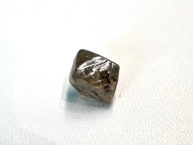 Diamant - 4.95 carat carat echte ruwe diamant - oktaeder vorm - afbeelding 1 van  4