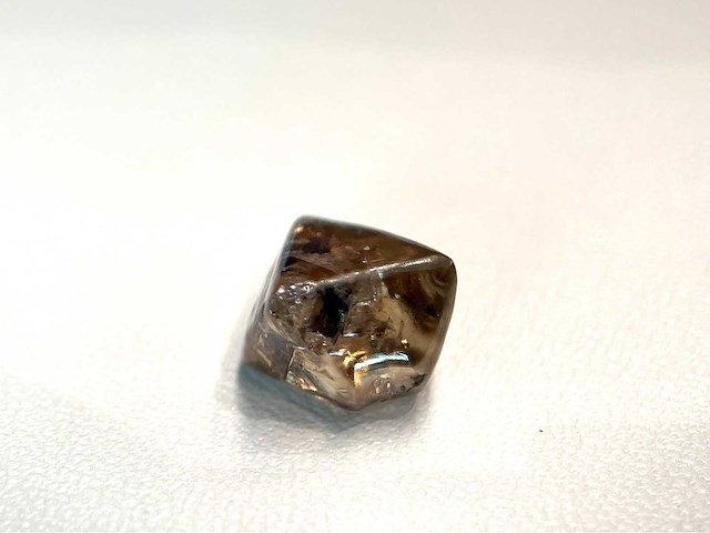 Diamant - 4.95 carat carat echte ruwe diamant - oktaeder vorm - afbeelding 4 van  4