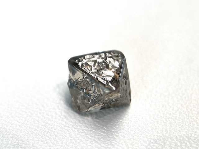 Diamant - 4.97 carat natuurlijke ruwe diamant - oktaeder vorm - afbeelding 3 van  3