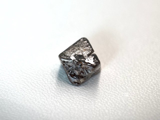 Diamant - 5.36 carat carat echte ruwe diamant - oktaeder vorm - afbeelding 2 van  3