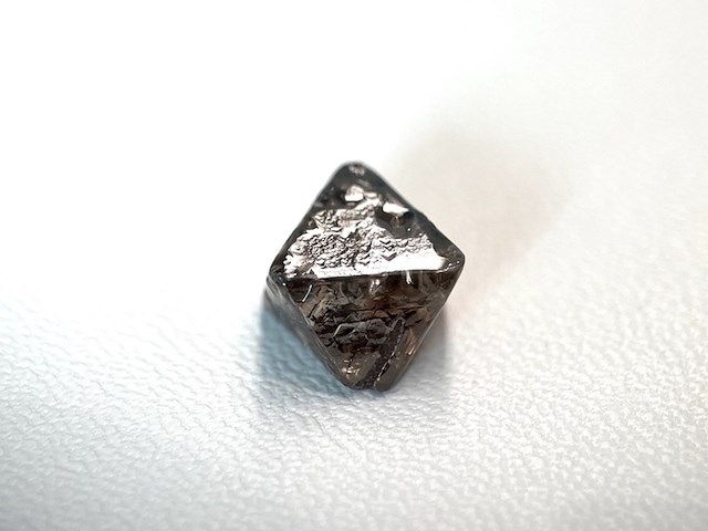 Diamant - 5.36 carat carat echte ruwe diamant - oktaeder vorm - afbeelding 3 van  3