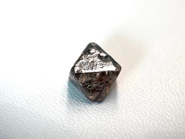 Diamant - 5.36 carat carat natuurlijke ruwe diamant - oktaeder vorm - afbeelding 2 van  5