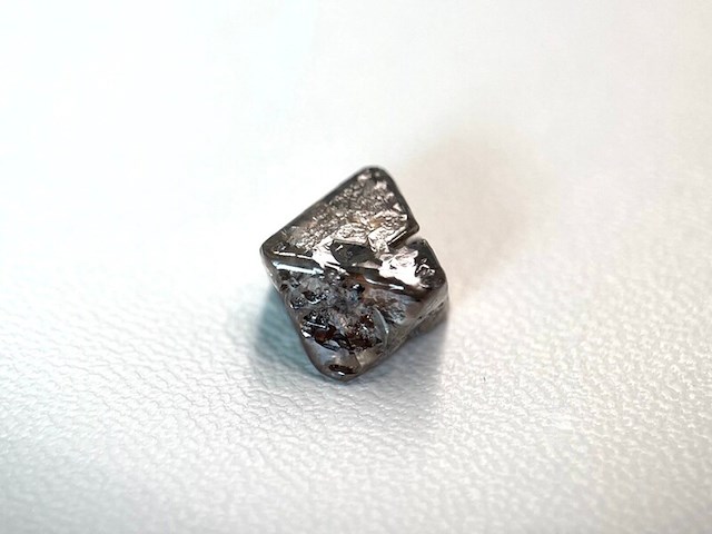 Diamant - 5.36 carat carat natuurlijke ruwe diamant - oktaeder vorm - afbeelding 3 van  5