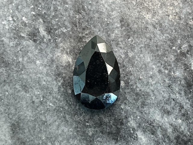 Diamant - 5.48 carat natuurlijke zwarte diamant - afbeelding 1 van  3