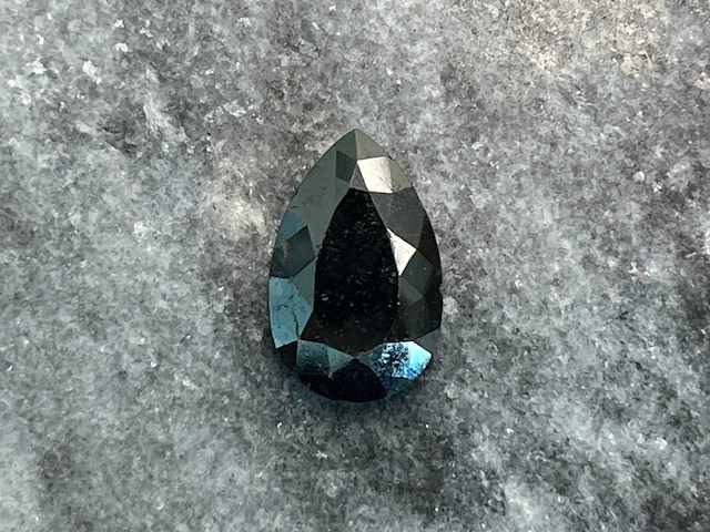 Diamant - 5.48 carat natuurlijke zwarte diamant - afbeelding 1 van  5