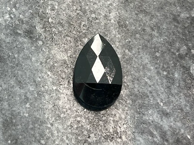 Diamant - 5.48 carat natuurlijke zwarte diamant - afbeelding 2 van  5